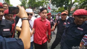 Gibran Putra Jokowi Menjemput Tiket PDIP ke Pilkada Solo