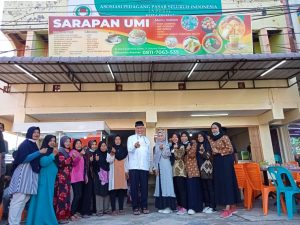 Mampir Sarapan di Warung Umi, Gubernur Sumbar Puji Sajian Lontong Cincang Yang di Sajikan