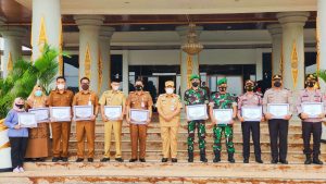 Vaksinasi Tercapai, Bupati Rohul Beri Penghargaan