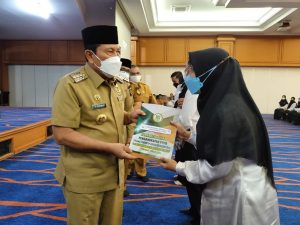 Bupati Sukiman Serahkan SK Kepada 245 Orang CPNS Tahun 2021