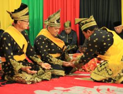 Bupati Sukiman Hadiri Pengukuhan Pengurus MKA dan Ketua DPH LAMR Rohul 