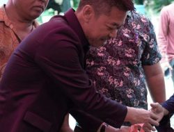 Bupati Afrizal Sintong Beri Bantuan Kepada Masyarakat Korban Kebakaran