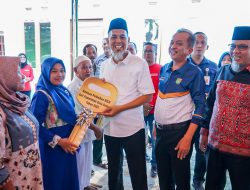 Dikucurkan Dari Pemprov Riau dan APBD Dumai, H Paisal Serahkan Secara Simbolis Bantuan RLH