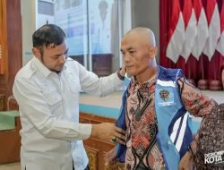Dishub Dumai Serahkan Rompi Biru Kepada Juru Parkir