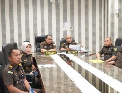Kejari Dumai Hentikan 3 Perkara, Tersangka Dihukum Bersihkan Jalan