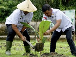 Dukung Ketahanan Pangan Nasional, Rutan Dumai Ikuti Penanaman Pohon Kelapa Serentak