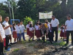 Polres Dumai Ajak Siswa SD Tanam Pohon, Cinta Lingkungan Sejak Dini