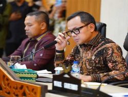 Wamendagri dan Gubernur Riau Rapat Evaluasi APBD dan Pengendalian Inflasi