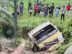 Pasutri Asal Inhil Tewas Tertimpa Truk Oleng di Pelalawan