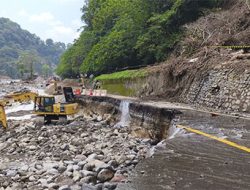 Kondisi di Jalur Lembah Anai Masih Terapkan Sistem Buka Tutup