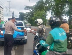 Polantas Polda Riau Berbagi di Jumat Barokah