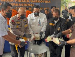 Polda Riau Musnahkan 29,8 Kg Sabu dan 46 Ribu Pil Ekstasi Jaringan Internasional
