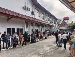 Dukungan Mengalir, Massa Padati Pengadilan Tolak Kriminalisasi Abdul Wahid