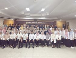 Lepas Petugas Kesehatan Haji, Kadiskes Riau Tekankan Sinergi dan Kolaborasi saat Bertugas