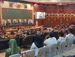 Plt Gubernur tak Hadir, DPRD Riau Tunda Paripurna LKPj