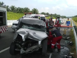 Mobil Tabrak Truk Berhenti di Tol Permai, Satu Orang Meninggal