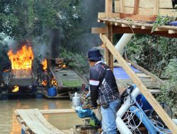 Berantas Tambang Ilegal, Tim Gabungan Musnahkan 145 Rakit PETI di Sungai Kuantan