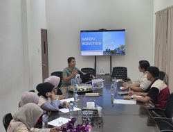 Tingkatkan Wawasan K3, Mahasiswa KKN FK UNRI Kunjungi PT Bumi Karyatama Raharja